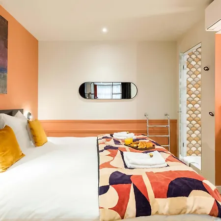 Apartment Place Des Vosges With Air Conditioning