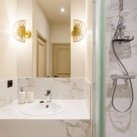 Apartment Place Des Vosges With Air Conditioning *