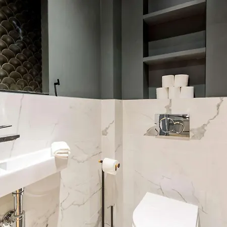 Apartment Place Des Vosges With Air Conditioning